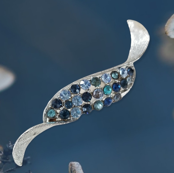 Vintage CORO Blue Rhinestone Brooch Mid Century Silver Tone Metal Finish - Picture 2 of 8